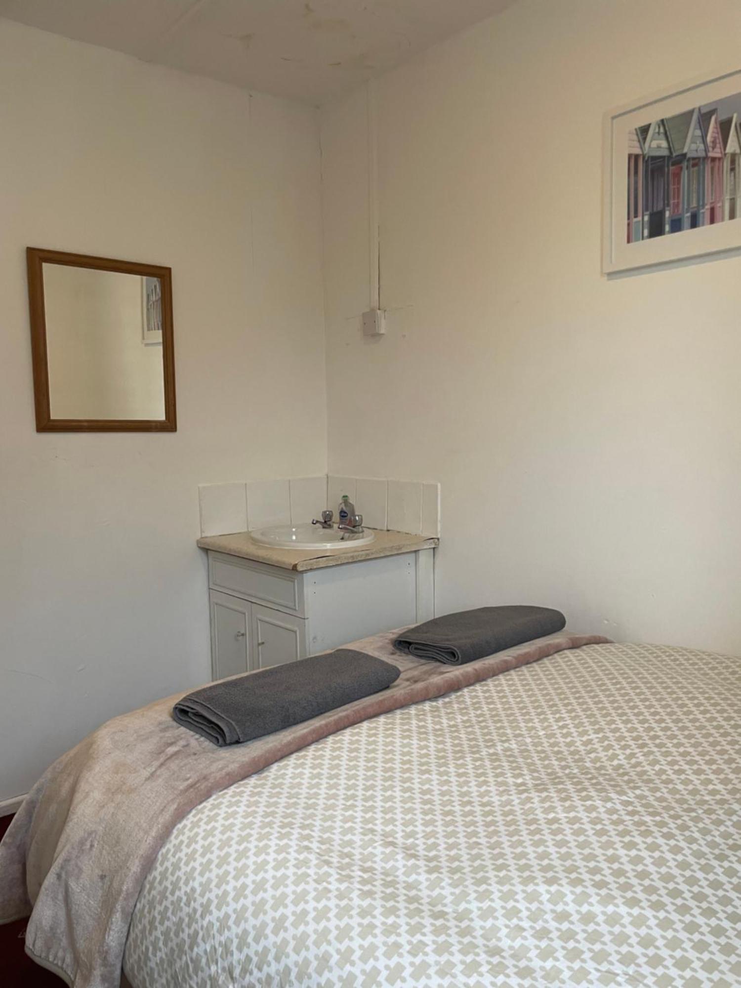 בורנמות' Amitie Guest House מראה חיצוני תמונה