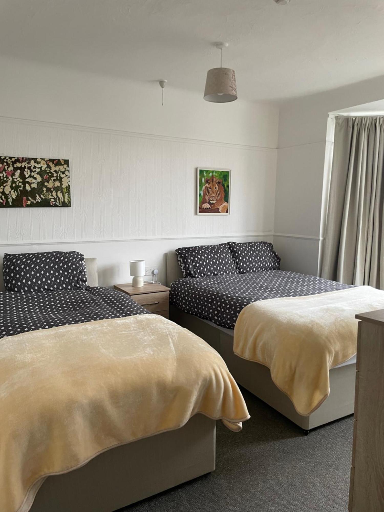 בורנמות' Amitie Guest House מראה חיצוני תמונה