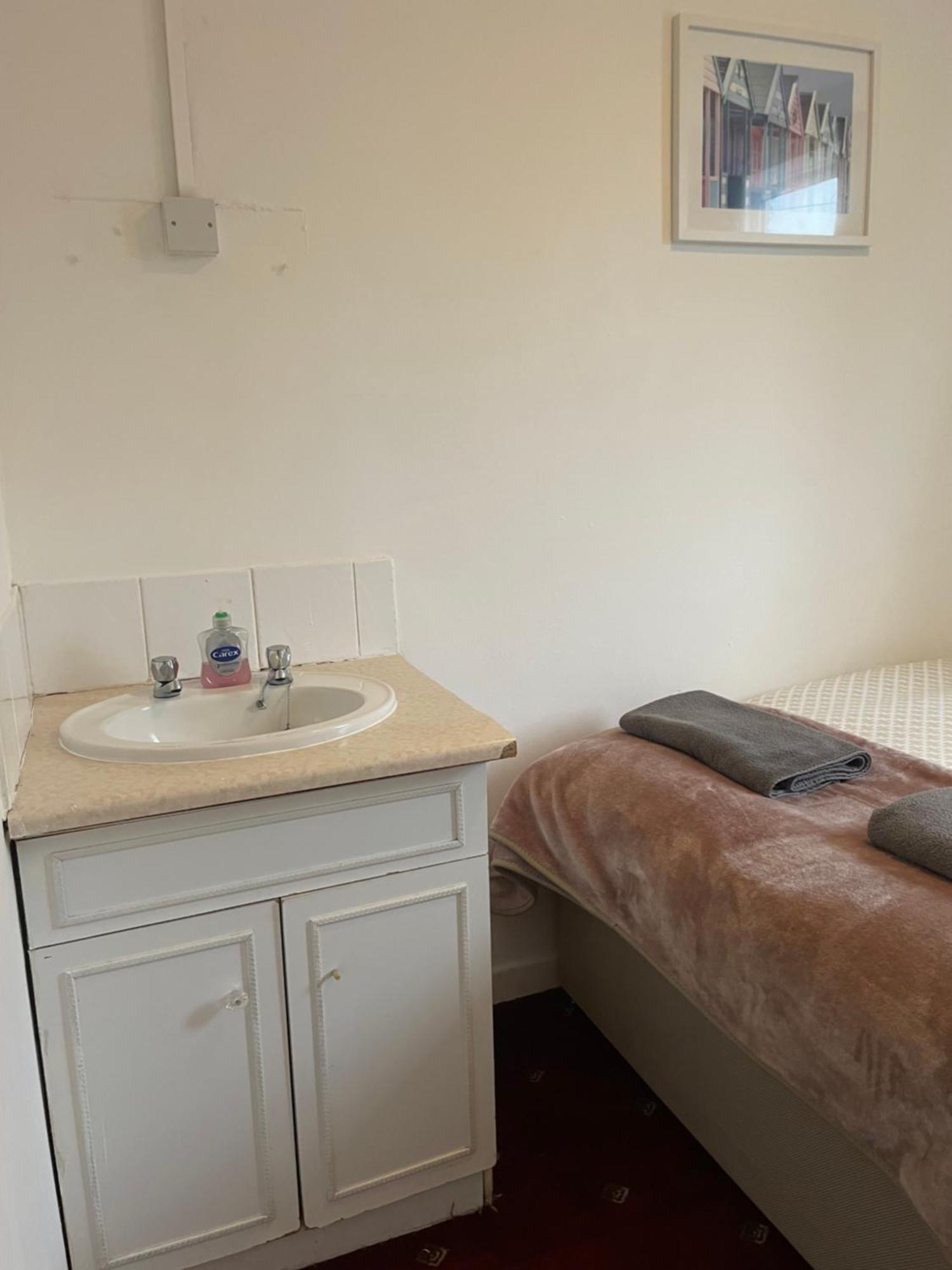 בורנמות' Amitie Guest House מראה חיצוני תמונה