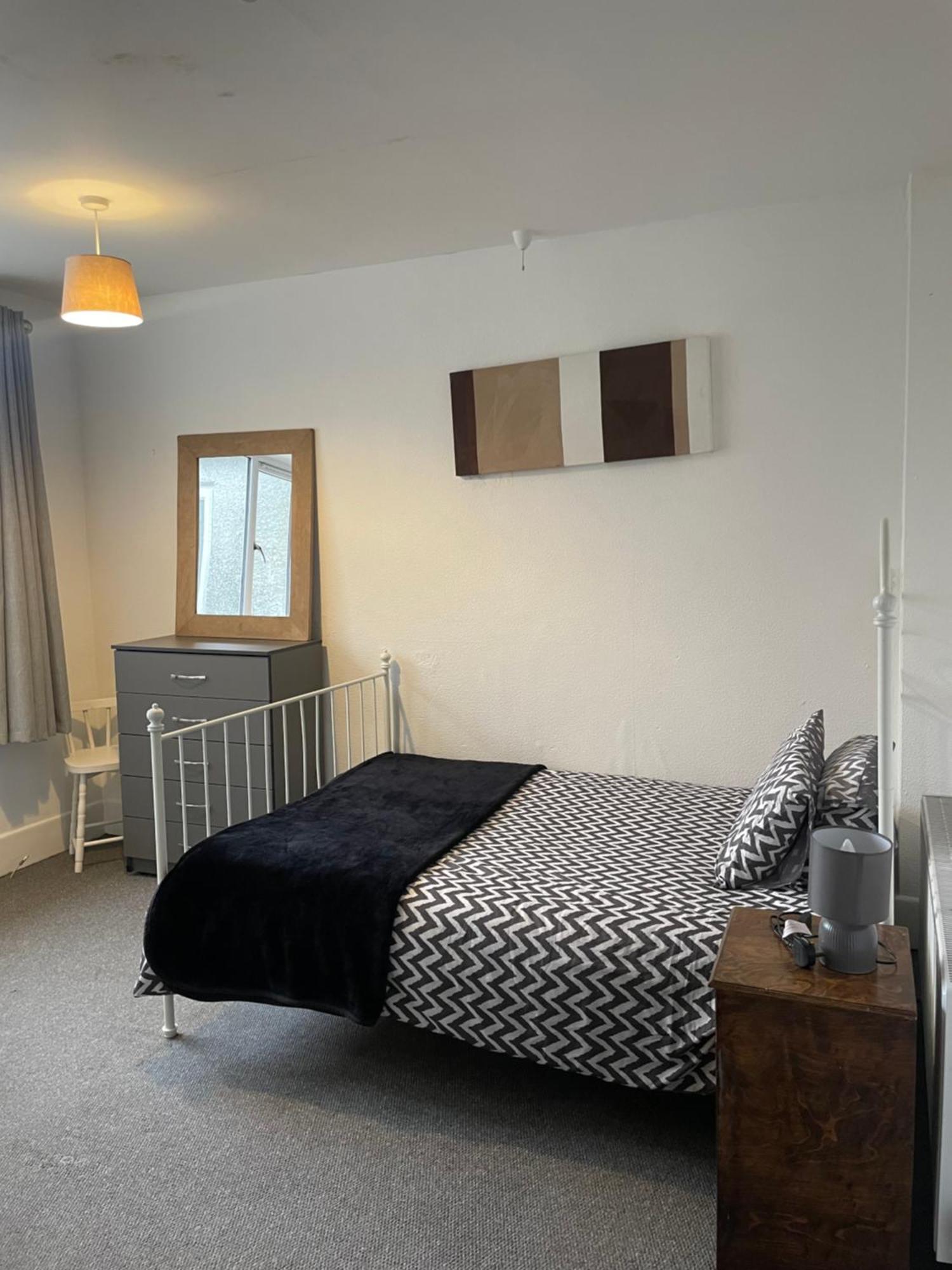 בורנמות' Amitie Guest House מראה חיצוני תמונה